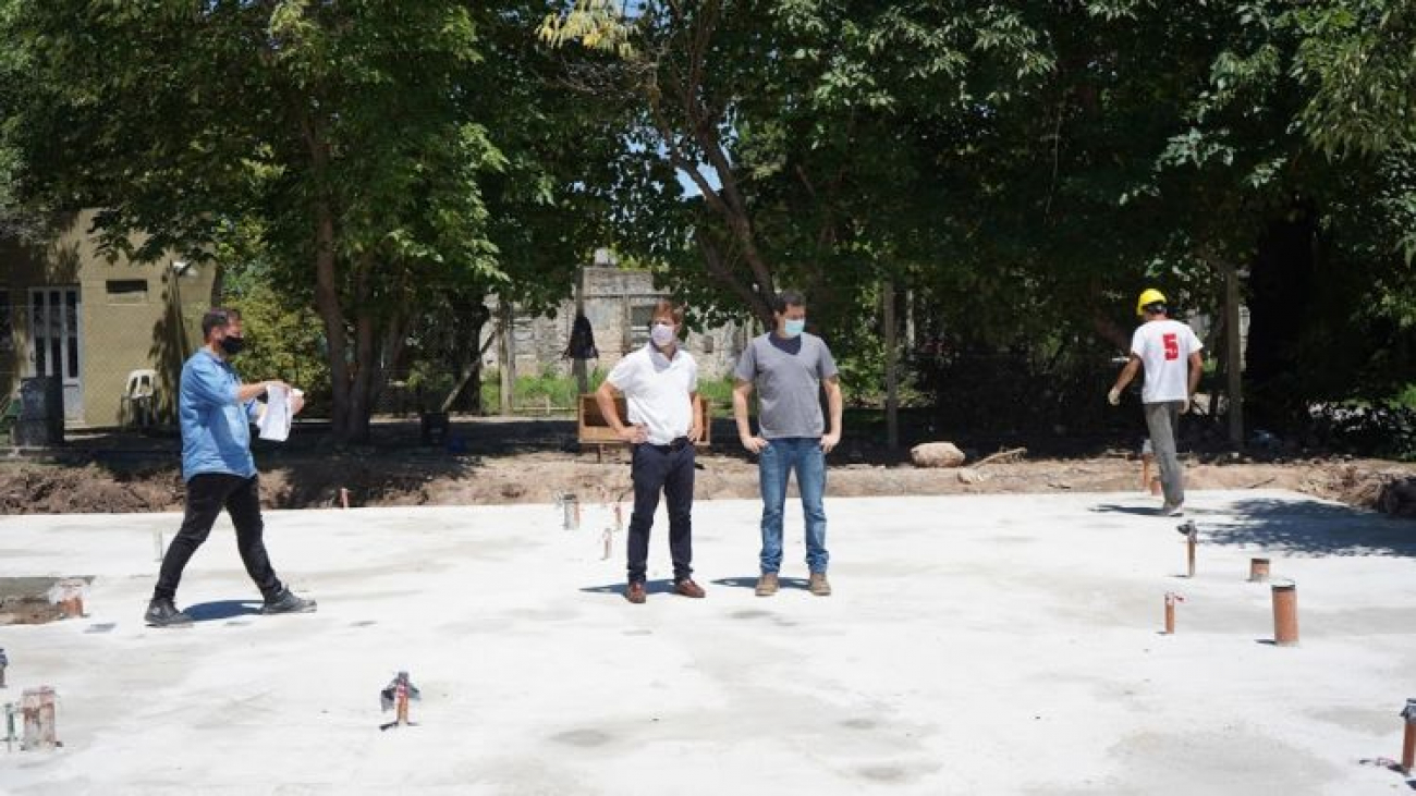 Ustarroz y De Pedro recorrieron obras del Hospital Odontológico