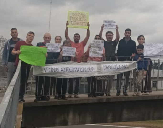 Vecinos del barrio Luna se juntaron a reclamar obras