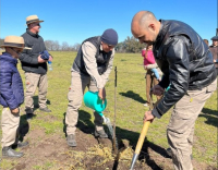 ABEL PINTOS PLANTÓ 2 MIL ÁRBOLES JUNTO A 300 NIÑOS EN MERCEDES