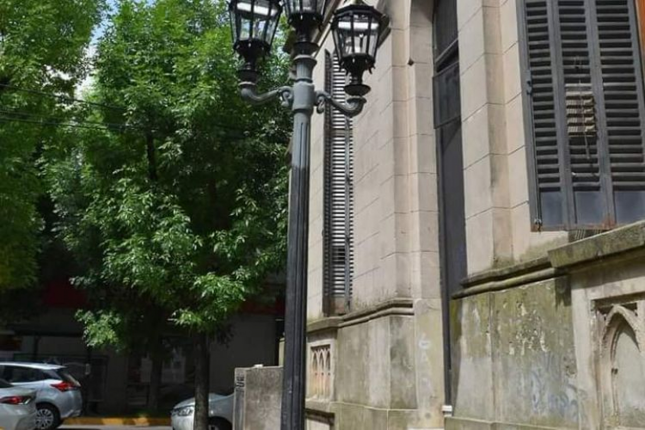 Municipio renueva farolas e iluminación en Basílica Catedral