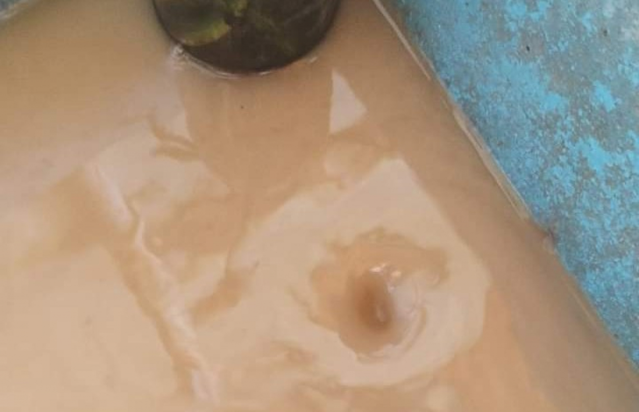 ¿Por qué sale agua turbia en Lanusse y Zapiola?