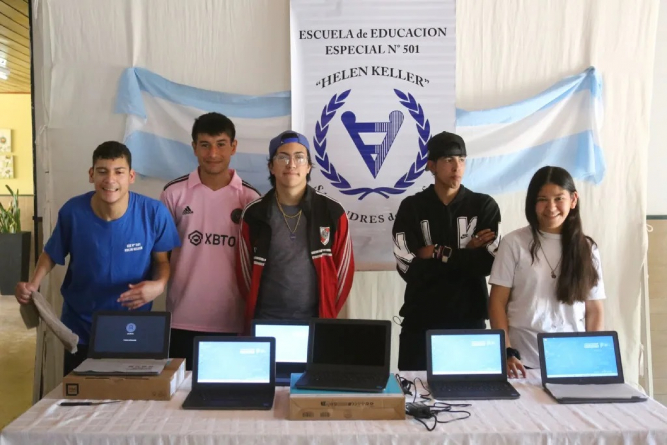 Conectar Igualdad: entregan notebooks en la Escuela N° 501 de Giles