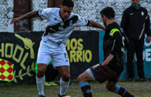 Atlas bajó a uno de los animadores y trepó en la tabla