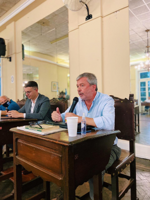 CASSET: &quot;OTRA VEZ SIN AGUA: NO SABEN, NO SIRVEN&quot;