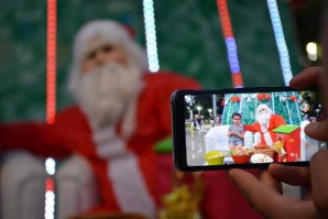 PAPÁ NOEL VISITÓ LA PLAZA CENTRAL EN GENERAL RODRÍGUEZ