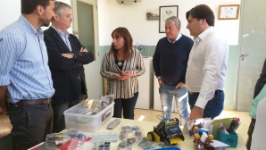 ALUMNOS DE LA ESCUELA TÉCNICA “JAVIER TAPIÉ” RECIBIERON UN KIT TECNOLÓGICO Y UN ROBOT