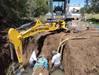 Reparan caño maestro en Mercedes
