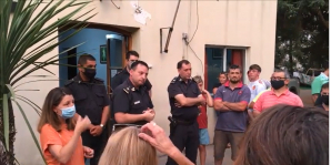 Vecinos de Jáuregui reclamaron por seguridad frente a la Comisaría