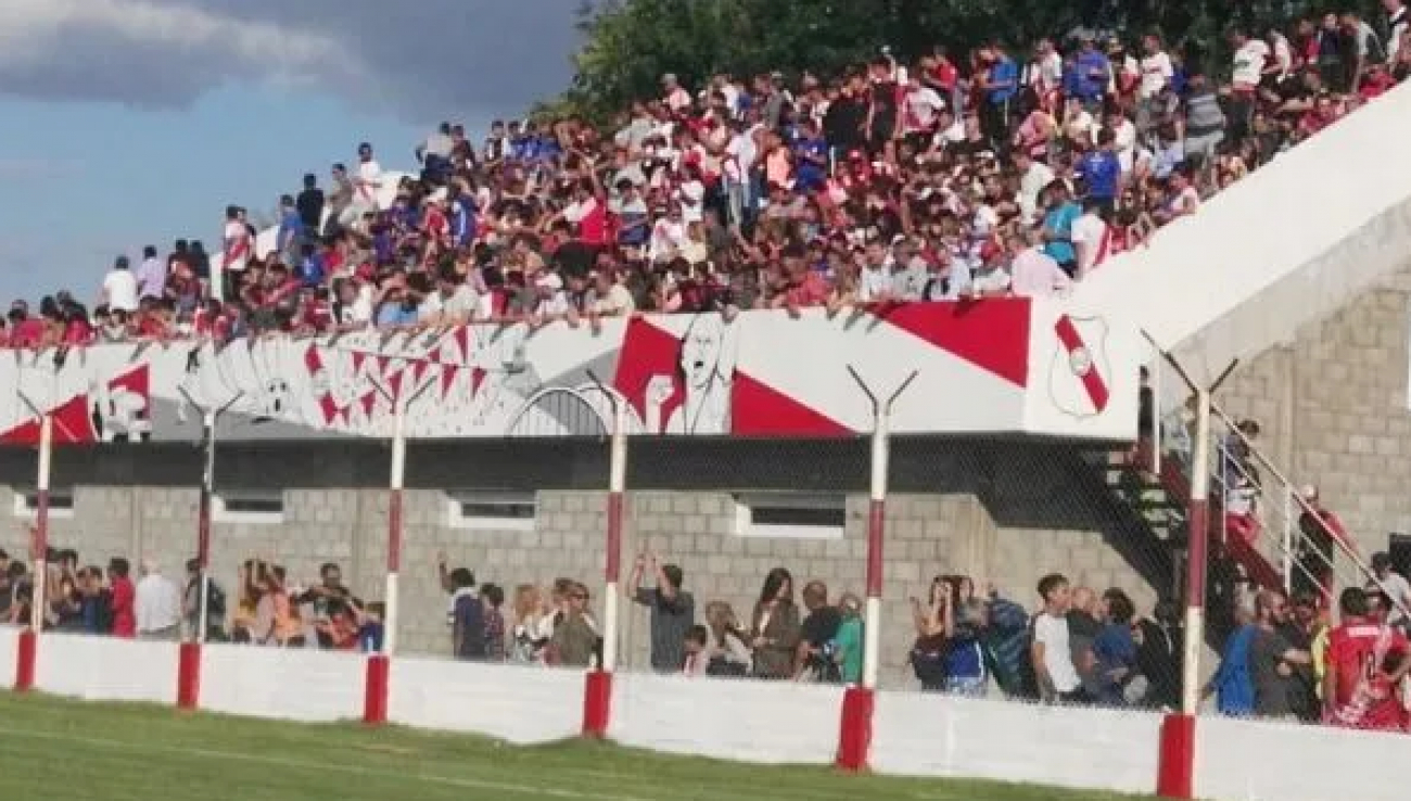 En un partido histórico el Lujanero recibe a Claypole en cancha propia