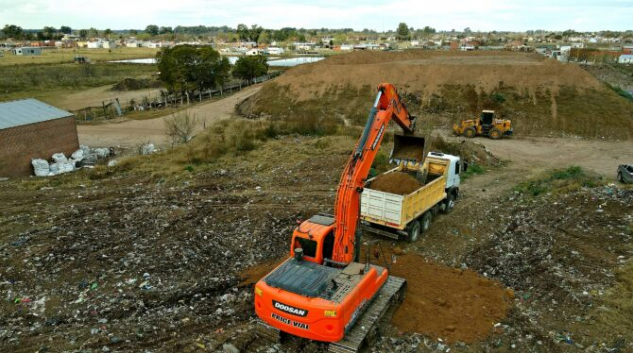 Suipacha: se realizó un nuevo saneamiento del relleno sanitario